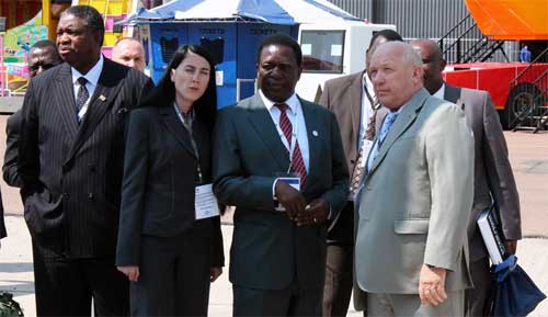 "Africa Aerospace & Defence-2012" Министр обороны Зимбабве