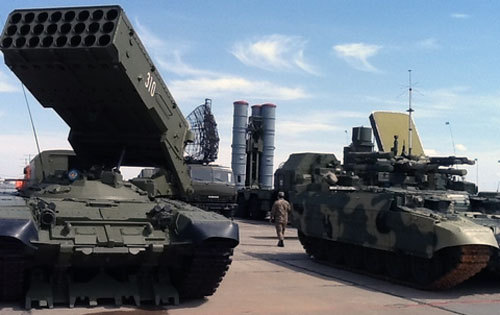 Бронетехника Буратино и Терминатор на выставке