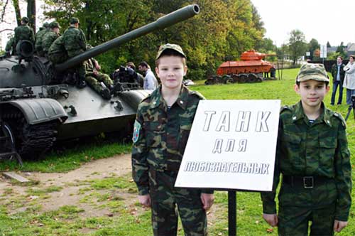 "Танк для любознательных" В музее