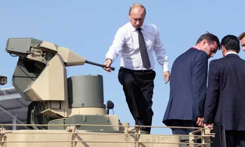 Премьер Владимир Путин опробовал систему управления модернизированным танком Т-90С Т-90С