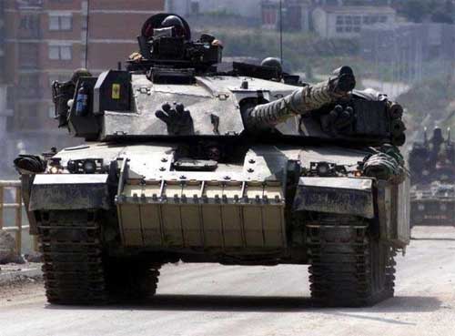 По сравнению с аналогичным орудием танка «Чифтен», пушка танка Challenger имеет более короткий ствол