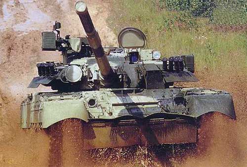 Танк Т-80 защищен комбинированной многослойной броней