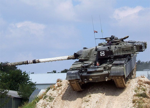 Броневой корпус танка сварен из литых и катанных деталей