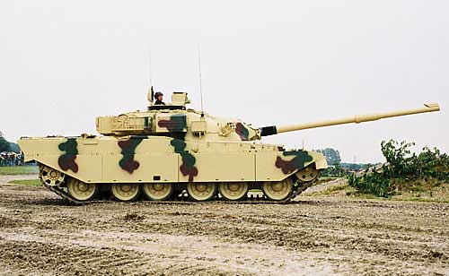 Башня танка изготовлена из литой гомогенной броневой стали